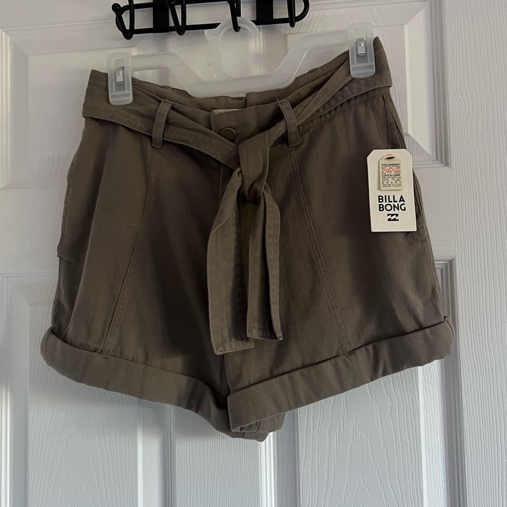 Billabong paper bag shorts NWT